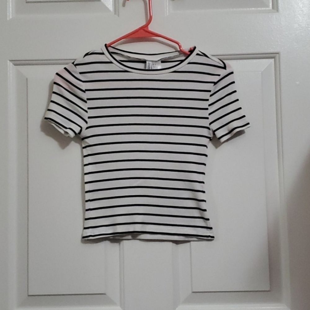 Divided Crop Tops - Picture 3 of 4
